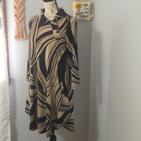 R&B Collection Dresses & Skirts - R&B Collection Super Soft Geometric Design Shirt Dress w/ Pockets Sz M
